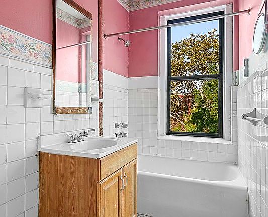 5th image of 205 Bleecker St APT 4C