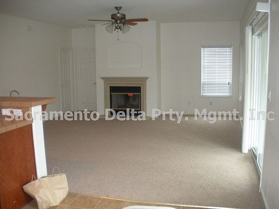 4th image of 470 Bombay Cir