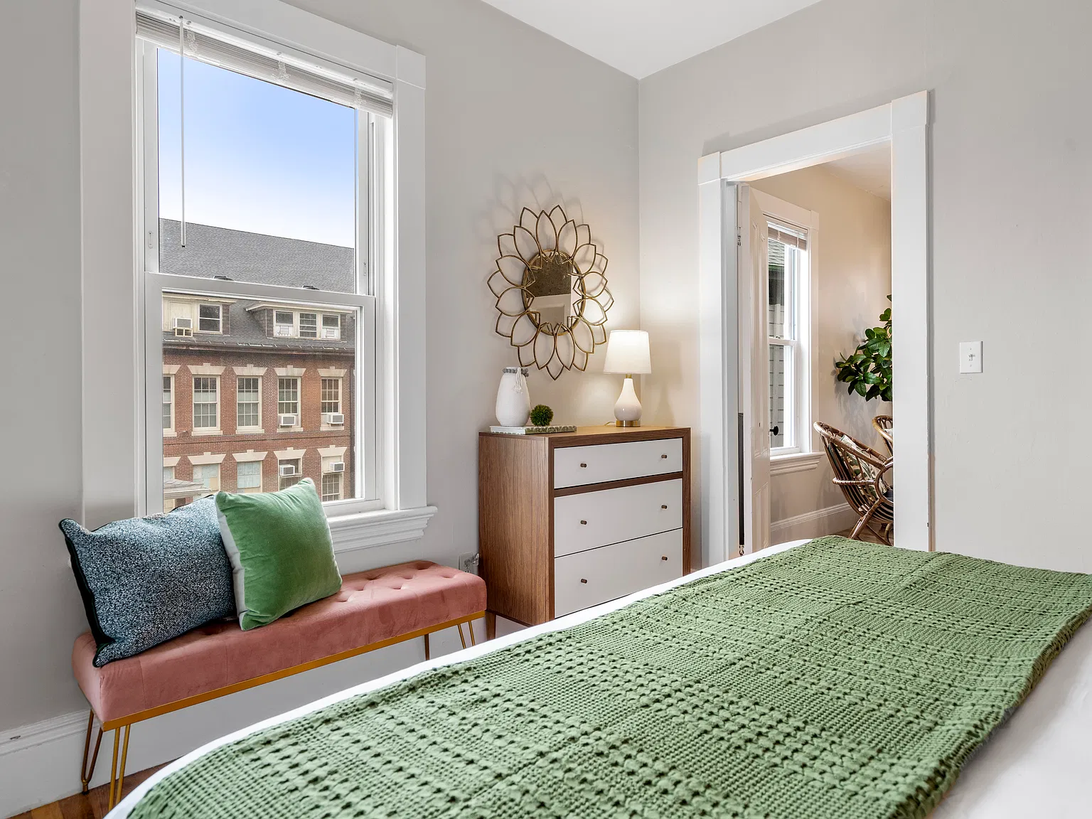 2 bed, 736 sqft, $2,500 — Photo 4