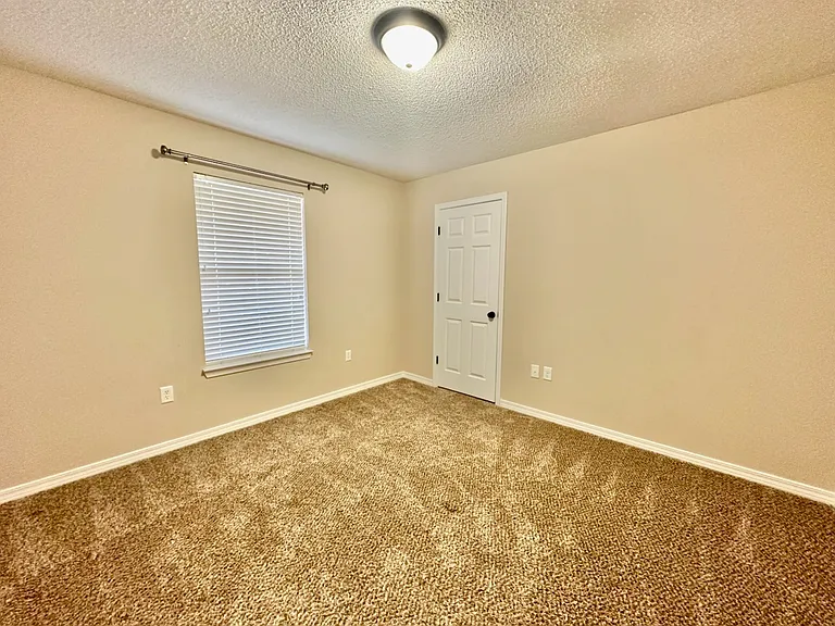 4025 Lauren Ct — Photo 7