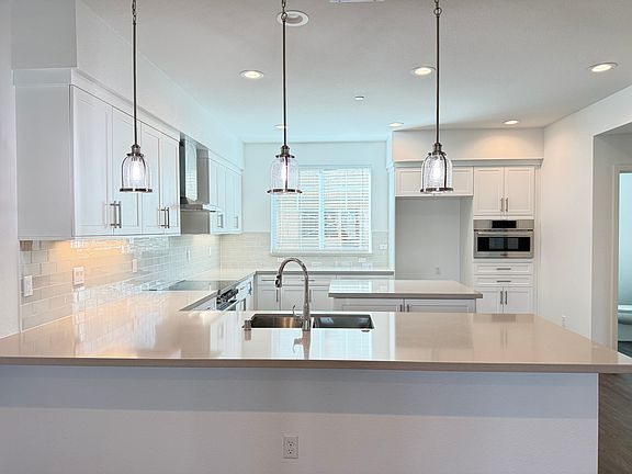 3rd image of 450 Semillon Ln
