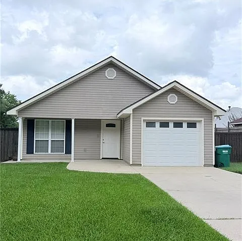 3 bed, 2.0 bath, 1425 sqft, $1,800 — Photo 2