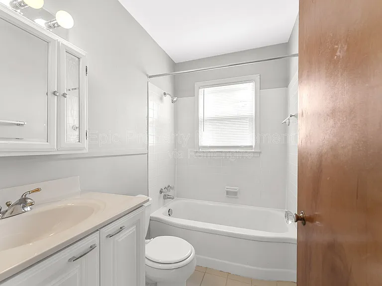 1778 Warwick Ave — Photo 4