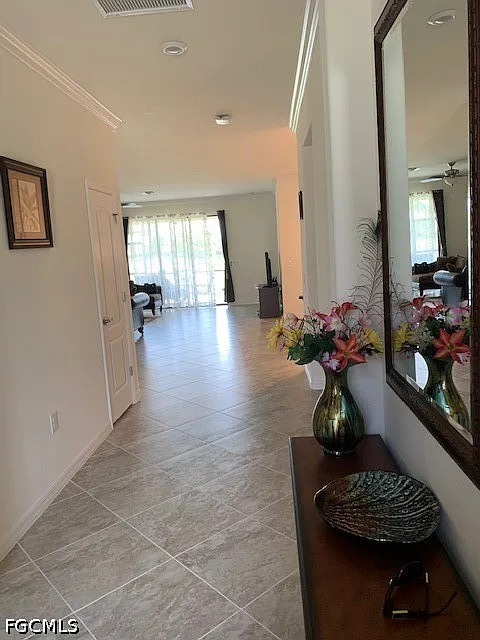 4 bed, 3.0 bath, 2032 sqft, $4,500 — Photo 2
