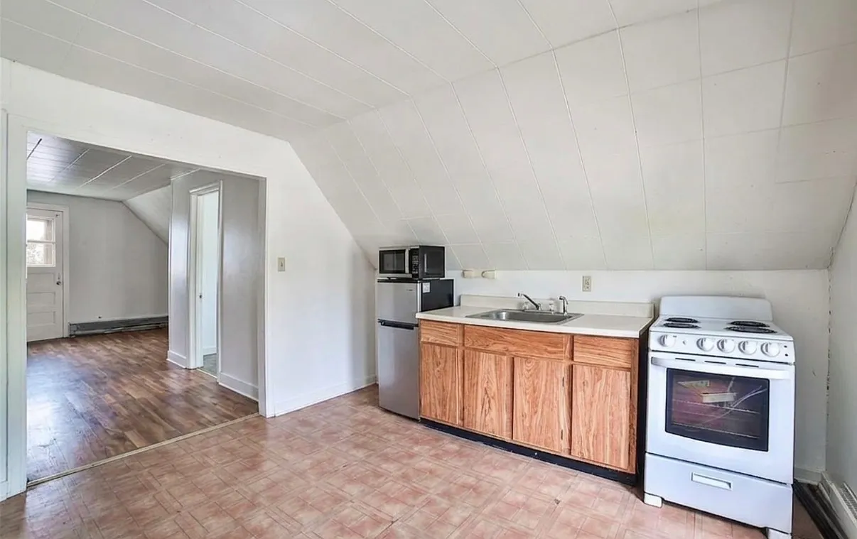 1811 Weston Avenue - 3 — Photo 4
