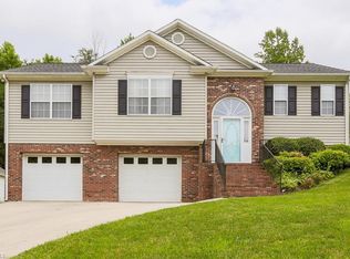 10 Whitaker Pl, Thomasville, NC 27360