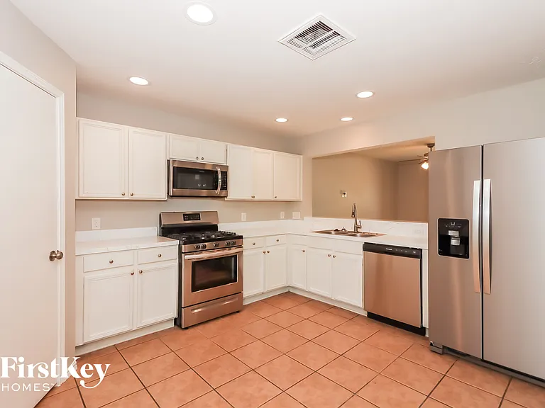 802 Eagles Glide Dr — Photo 5