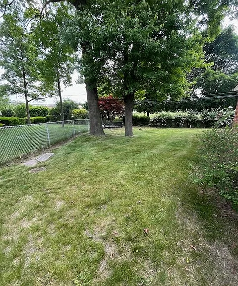 27030 Berkshire Dr — Photo 20