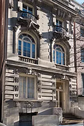 35 East 68th Street in Lenox Hill