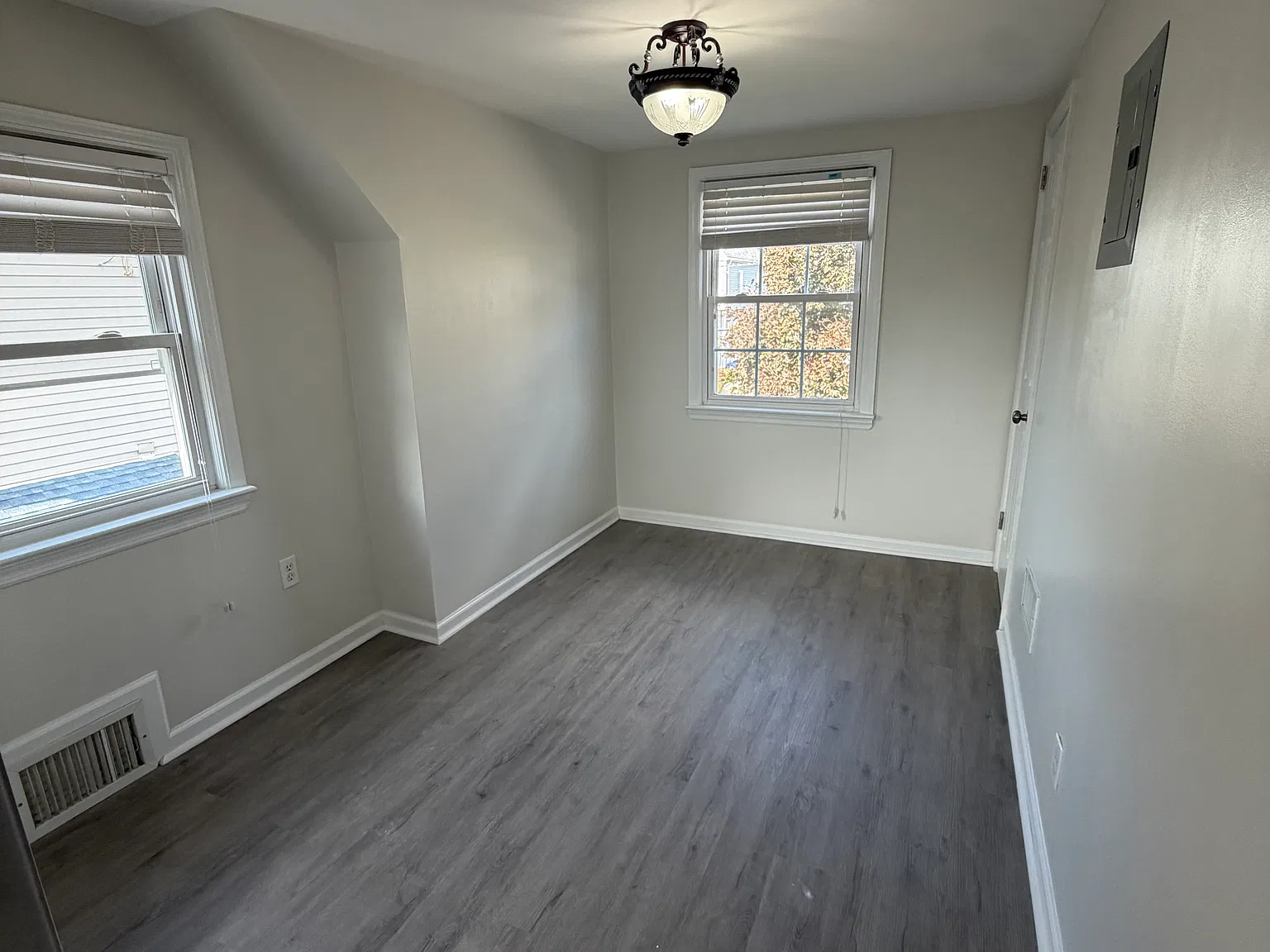 3 bed, $3,200 — Photo 2