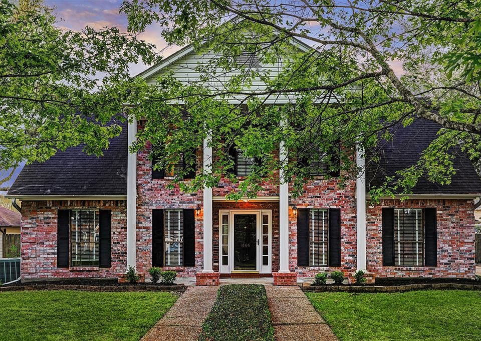 1st image of 1806 Hunt Dr