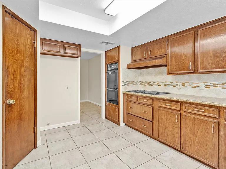 3127 Wagon Trail Dr — Photo 8
