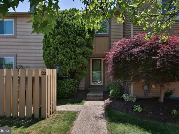 20 Citadel Cir, Chalfont, PA 18914