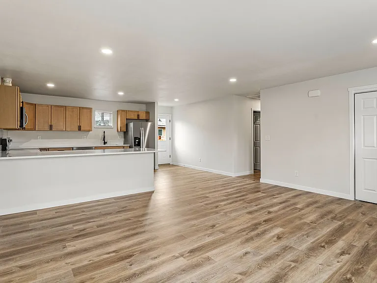 1302 S 14th Ave — Photo 11