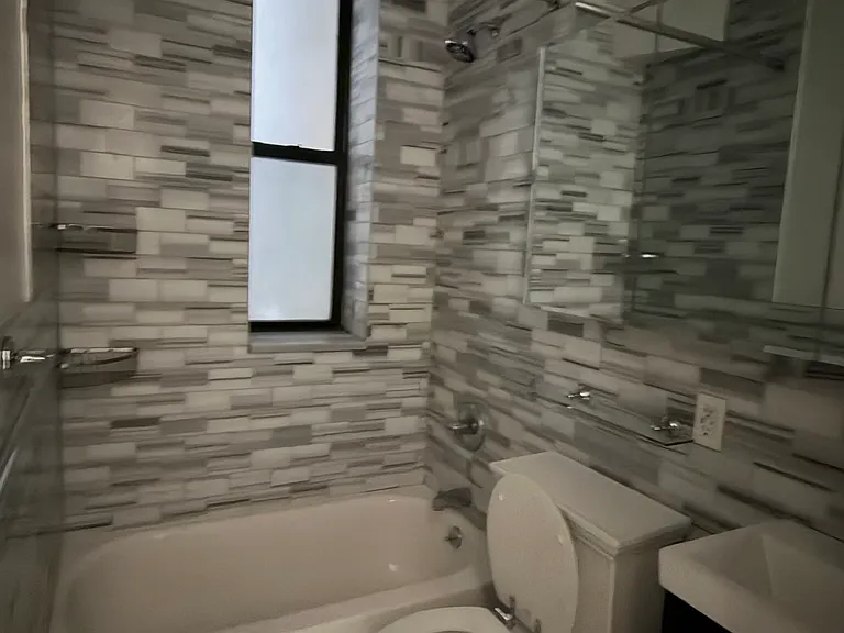 200 Stanton St #4 — Photo 6