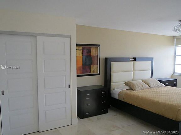 3rd image of 18061 Biscayne Blvd APT 1802