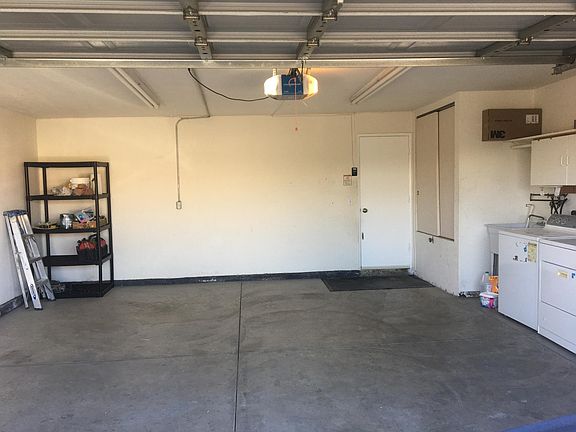 Newer replaced concrete garage floor, full laundry hookups