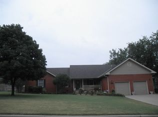 32 Raintree St, Ponca City, OK 74604
