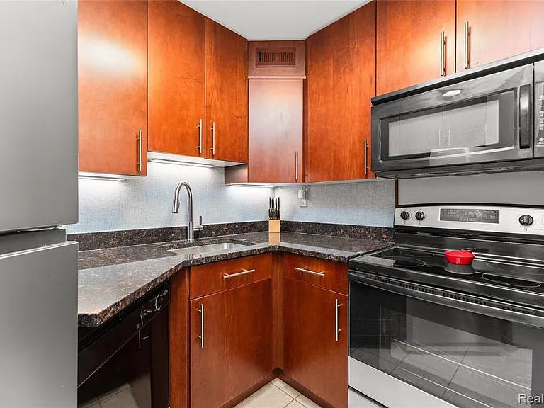 1001 W Jefferson Ave #7G — Photo 23