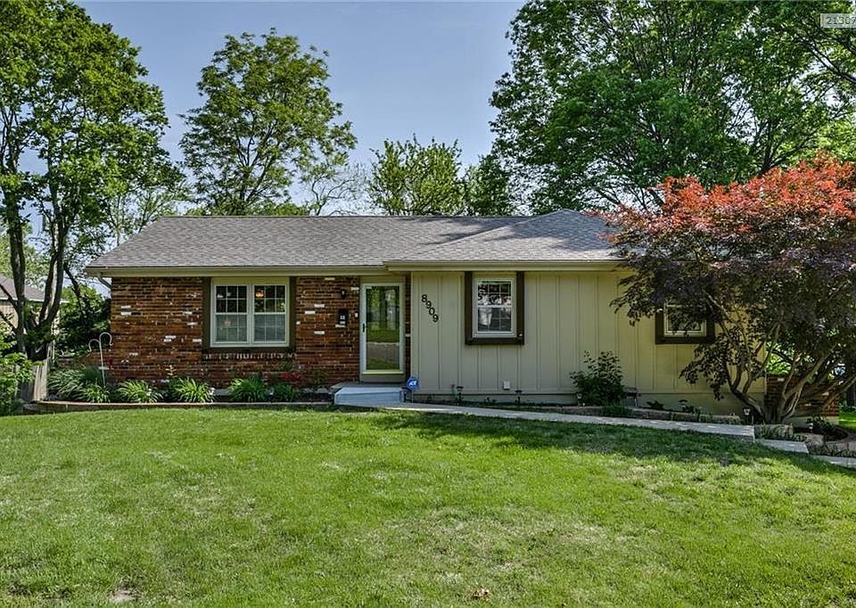 Welcome Home on .40 acre private cul-de-sac lot.