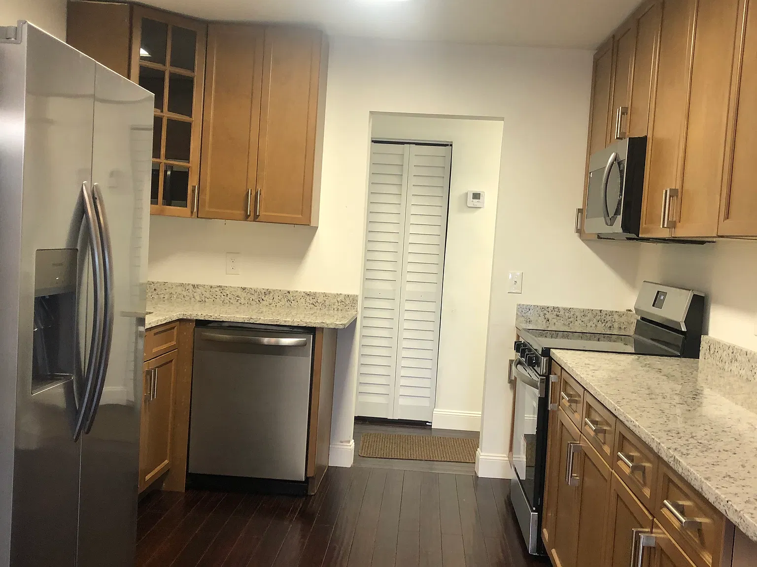 3 bed, 1426 sqft, $2,000 — Photo 2