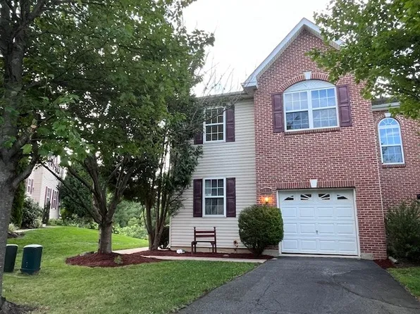 7021 Hunt Dr, Macungie, PA 18062