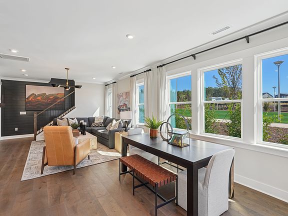 137 Parkland Dr