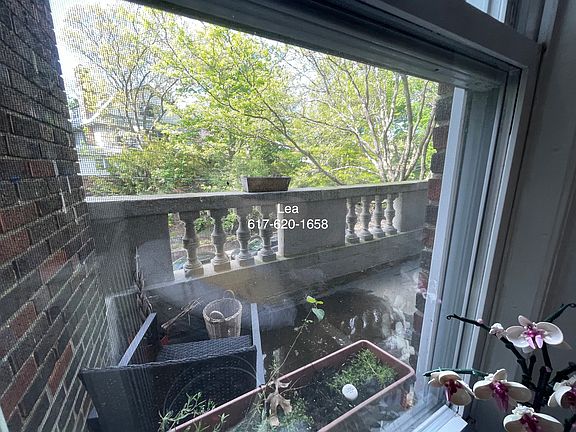 4th image of 9 Egremont Rd APT 12