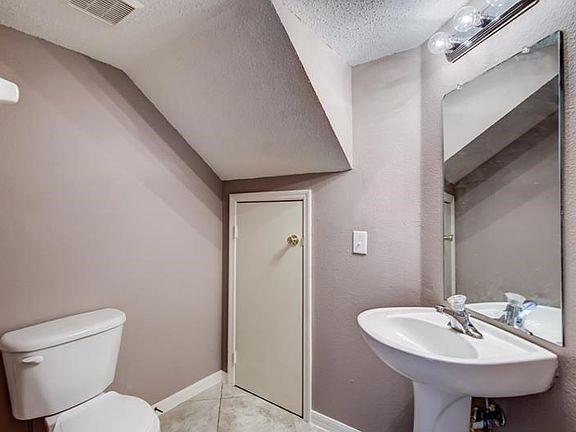 4th image of 4025 Dolphin Dr