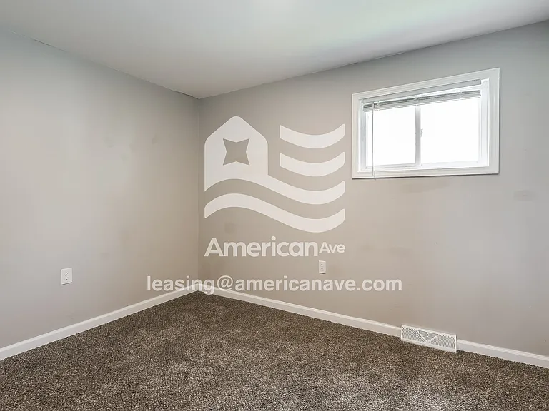 898733_008_wm_-_main_bedroom_13556643.jpg