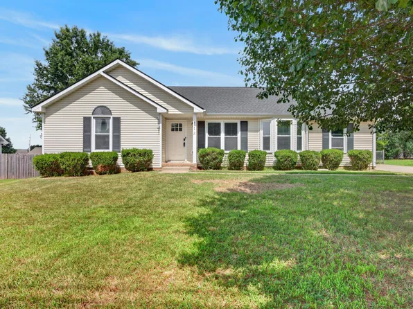 1733 Crestview Dr, Clarksville, TN 37042