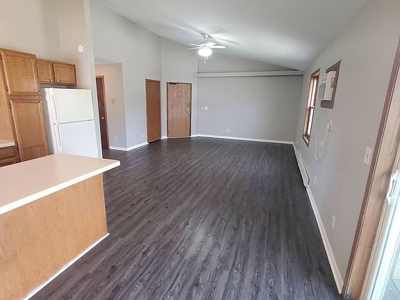 4th image of 510 W Newhall Ave APT 4
