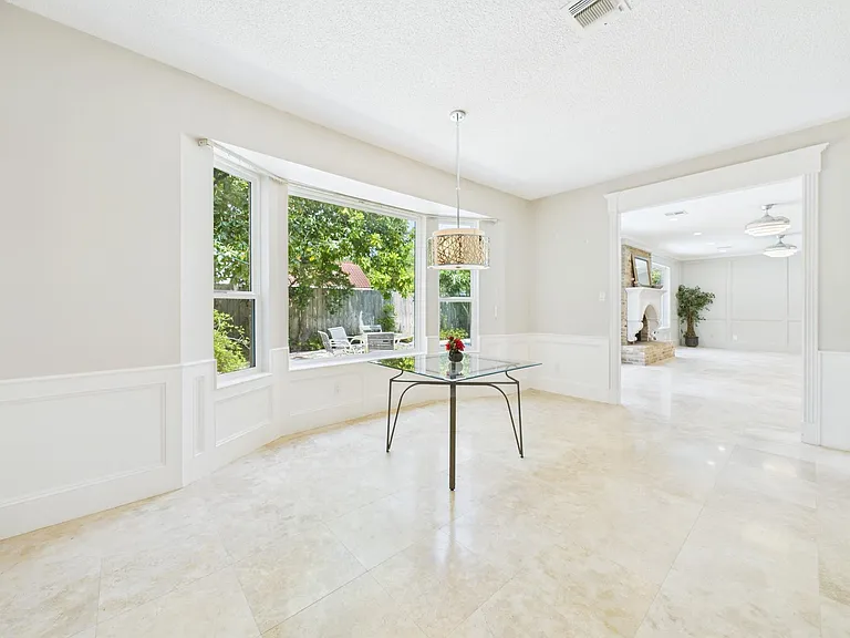 702 Daria Ct — Photo 15