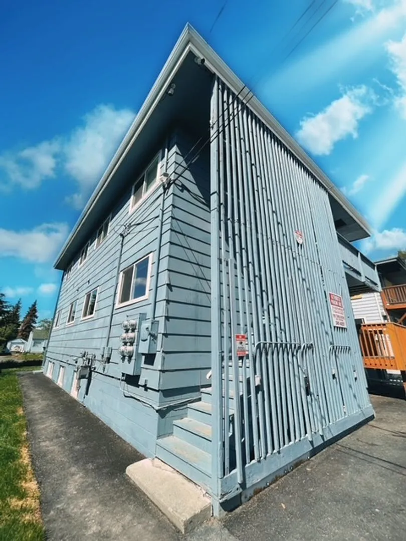 Building Photo - 541 Irwin St
