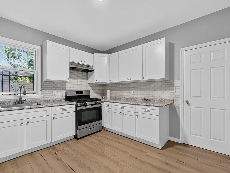 437 7th Ave #R2 — Photo 15