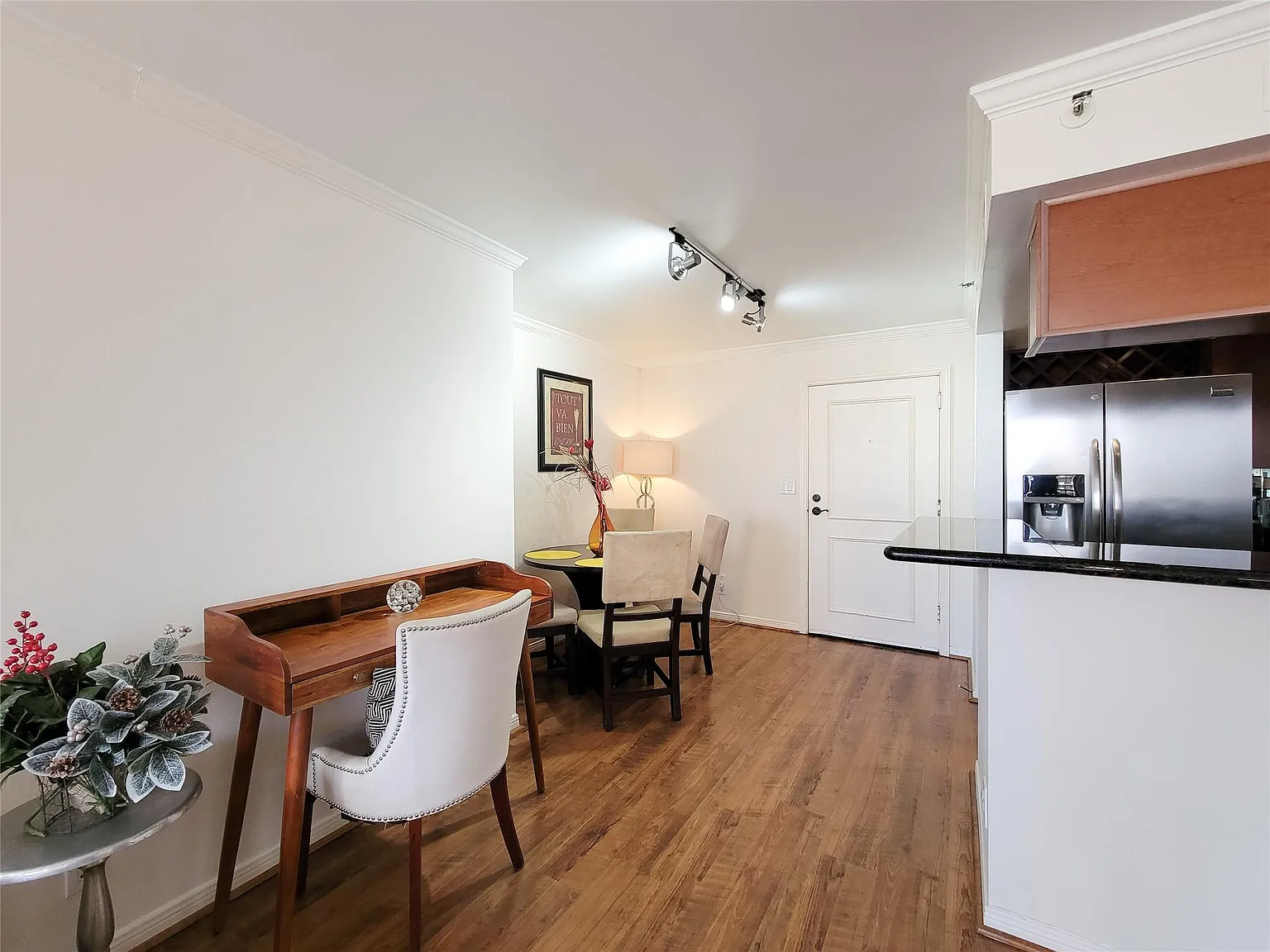 1 bed, 1.0 bath, 794 sqft, $1,550 — Photo 4