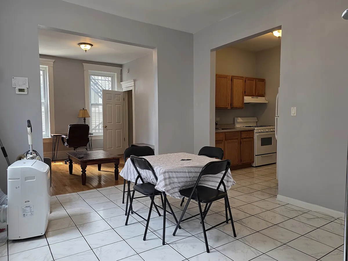 Building Photo - 1025 W Cullerton St #1RFB