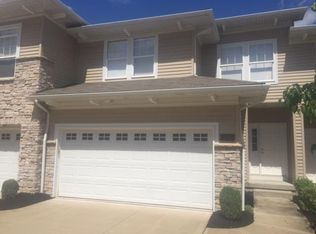 200 Crescent Ridge Dr #211, Seven Hills, OH 44131