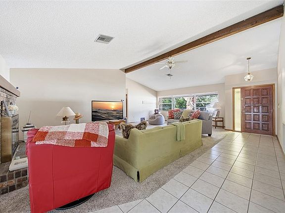 3rd image of 8398 Begonia St
