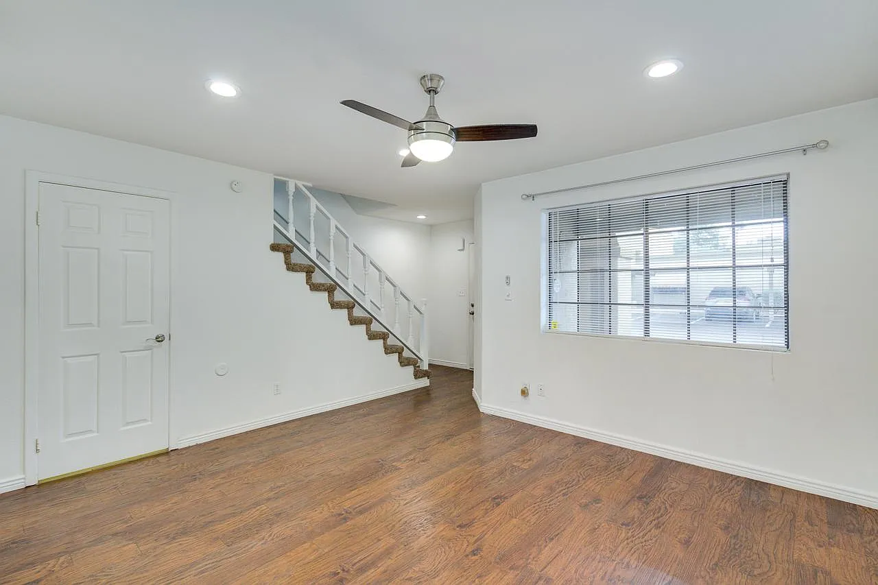 2 bed, 1075 sqft, $1,750 — Photo 3