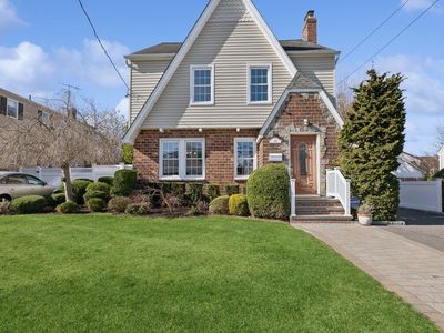 6 Linden Avenue, Lynbrook, NY, 11563