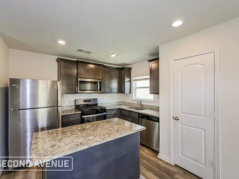 1321 Woodwinds Dr — Photo 8