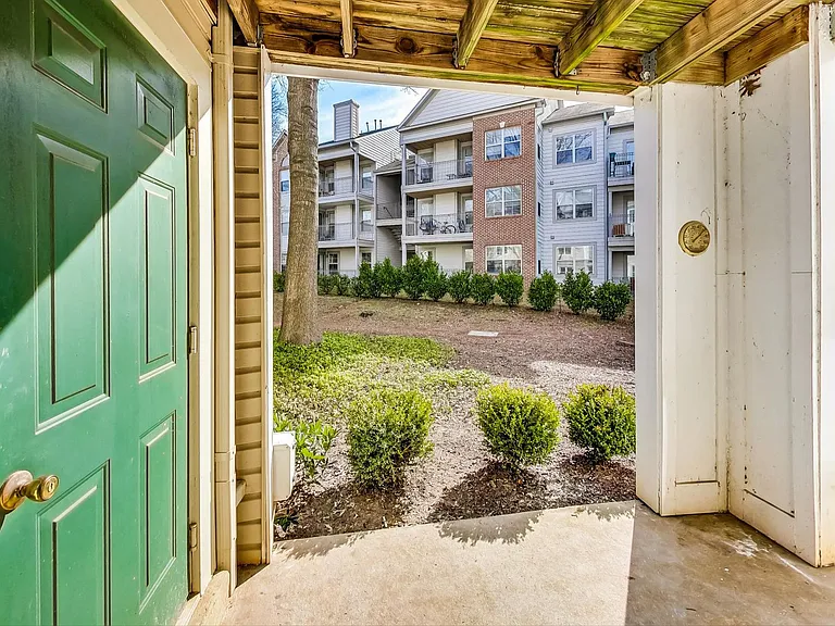 15300 Diamond Cove Ter #4 — Photo 28