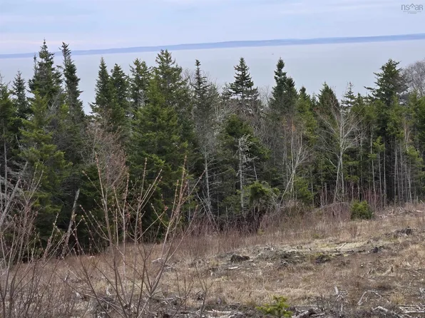 210 Rockcliffe Dr, Cumberland, NS B0M 1S0