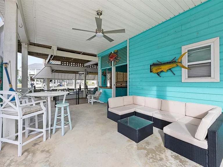 1114 Tiki Dr — Photo 35