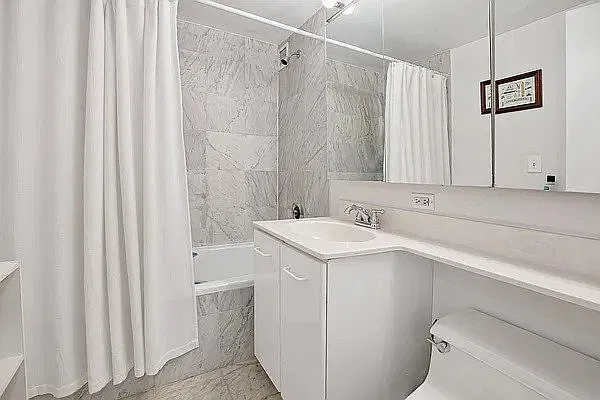 Rented by SERHANT. | media 4