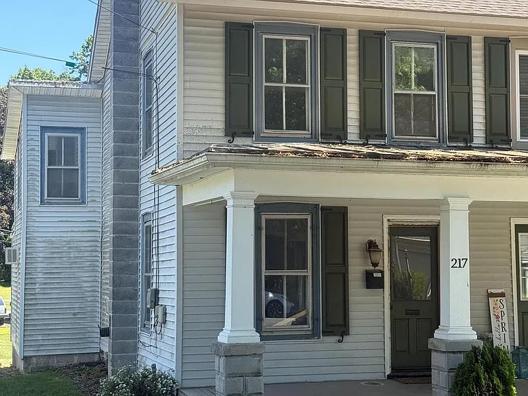 217 S 9th St — Photo 1