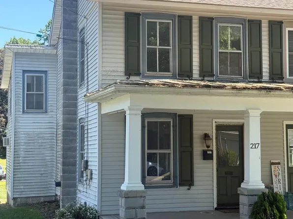 217 S 9th St, Akron, PA 17501