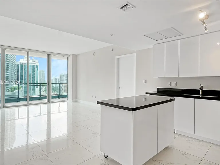92 SW 3rd St #1803 — Photo 4