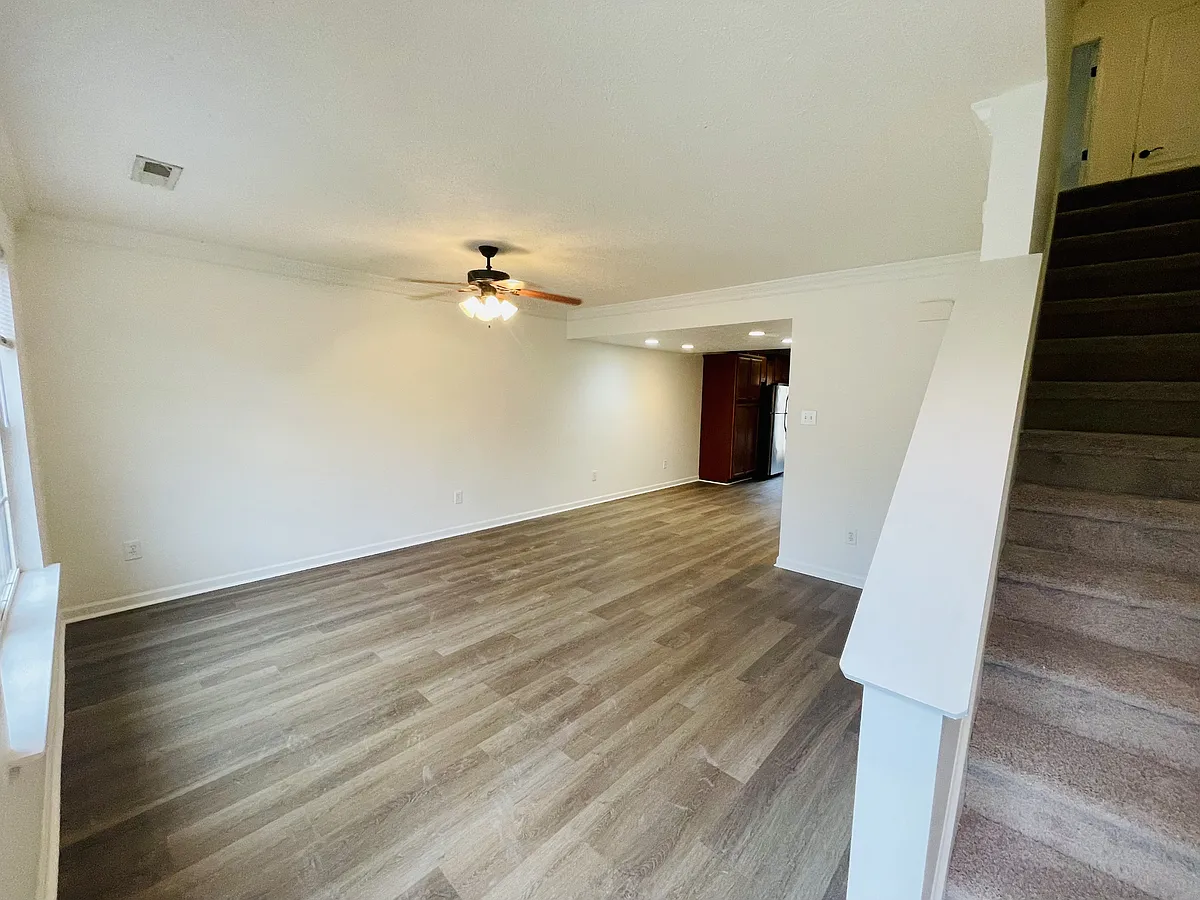 Building Photo - 111 Old Tavern Cir #1